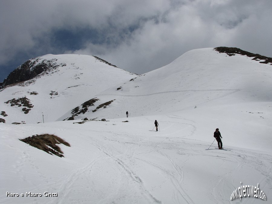 19 Sci alpinisti in discesa.jpg